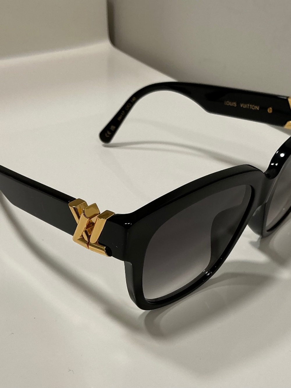Authentic LV-GO14 Square Sunglasses